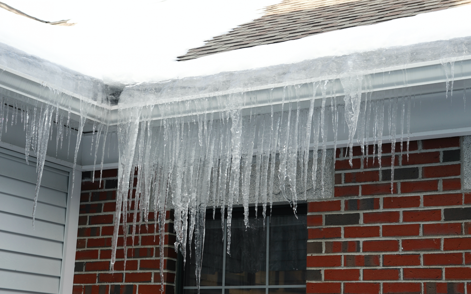 ice dams on gutters