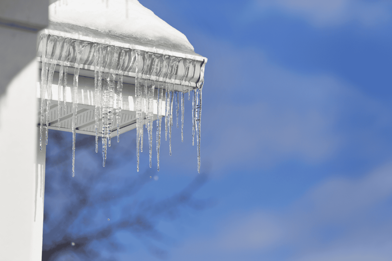 why icicles form on gutters